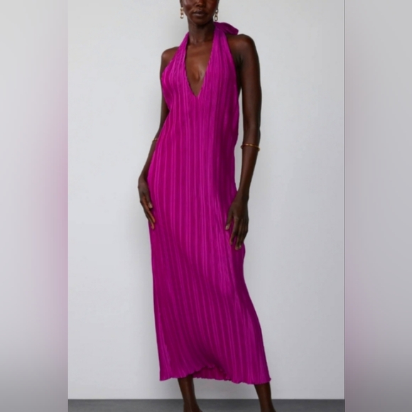 💜V-Neck Halter Plisse Dress - Picture 1 of 8